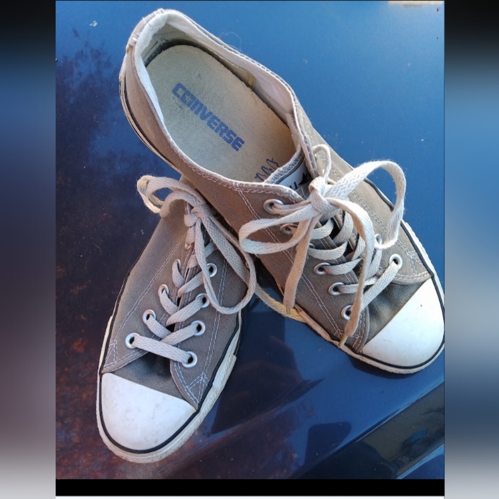 Converse Sneakers Size 10